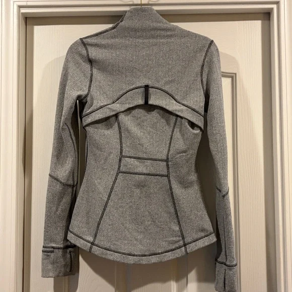 Lululemon Gray Women's Zip-Front Active Jacket like new size 4 - Picture 5 of 6